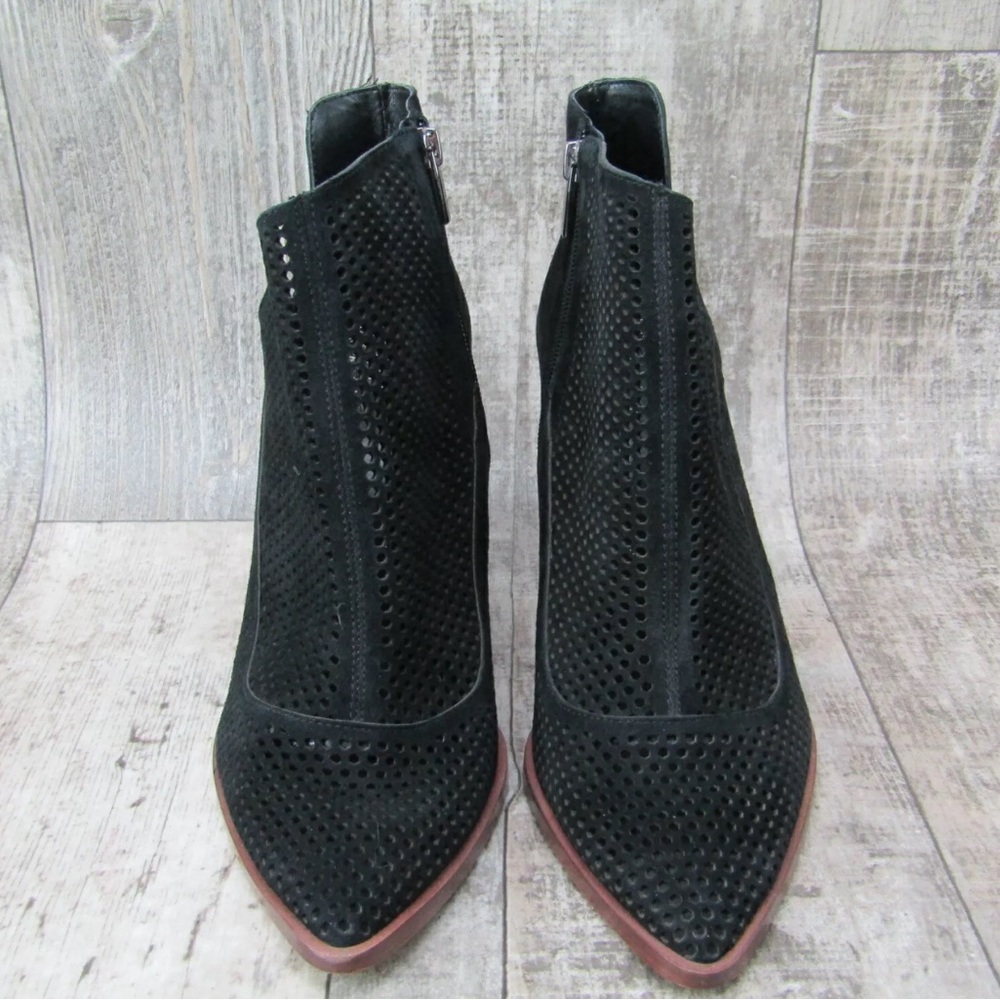 Women’s Vince Camuto Black Ankle Boots Pointed Toe ‘Levesna’ Size 8 NWOB